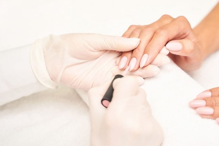 sang tiệm Nail Tóc tại Portland, Oregon